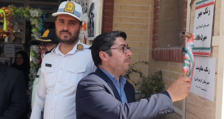 زنگ مهر و مقاومت در مدارس هرسین نواخته شد