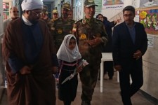 بدرقه‌ پدرانه فرزند شهید رستمی توسط فرمانده تیپ281زرهی بیستون