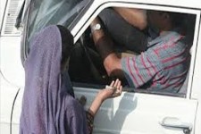 پدیده شوم تکدی گری در هرسین/ حضور زنان جوان متکدی زمینه ساز بزه های اجتماعی خطرناک است