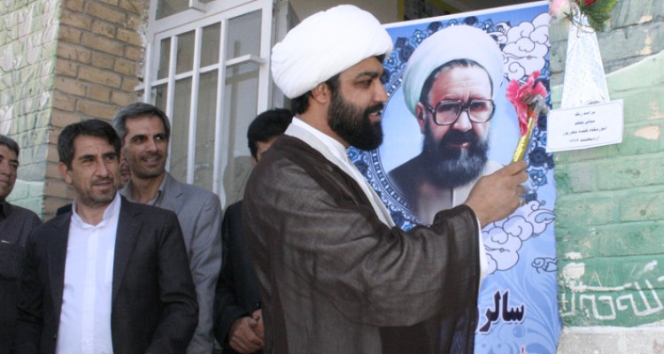 زنگ سپاس از معلم در مدارس هرسین نواخته شد+تصویر