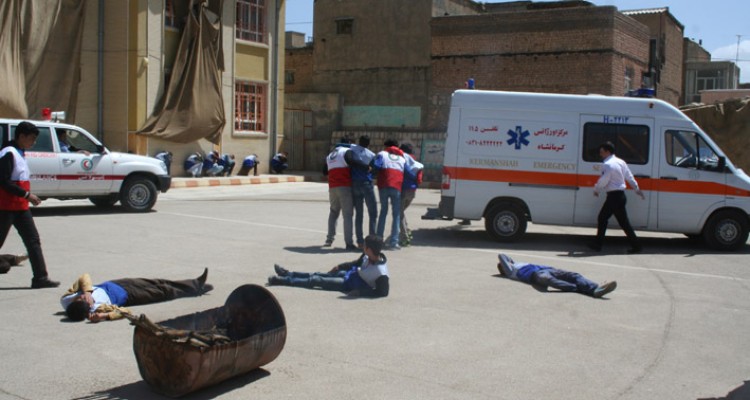 مانور پدافند غیرعامل در مدرسه شهید بهشتی هرسین برگزار شد+تصویر