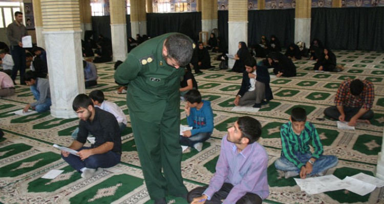 برگزاری آزمون مسابقه بزرگ کتابخوانی سفره های پشت بام در هرسین+تصویر