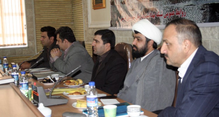 بازدید ریاست دانشگاه علوم پزشکی استان کرمانشاه از مراکز درمانی هرسین/دکتر کریم: اولویت اصلی در هرسین کنترل و تکمیل بحث سلامت دانش آموزان در مدارس است