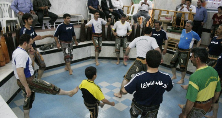 تصویر/ برگزاری جشن میلاد حضرت مهدی(عج) در زورخانه باستانی امام علی(ع)هرسین 