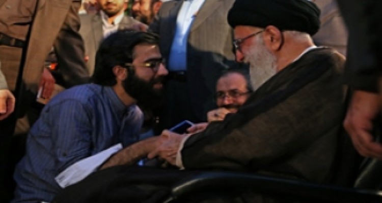 شعر انقلاب باید در خدمت عدالت، وحدت و پیشرفت همه‌جانبه کشور باشد/ دستگاه‌های تبلیغاتی نظام سلطه وقیحانه در قبال جنایت علیه مردم یمن، غزه و لبنان سکوت می‌کنند 