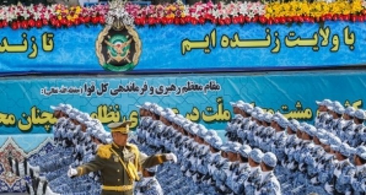 رژه بزرگ نیروهای مسلح در جوار حرم امام خمینی(ره) آغاز شد