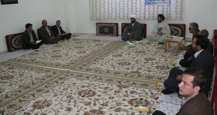 جلسه شورای توسعه فعالیت های قرآنی در هرسین/ حجت الاسلام باقری: لزوم توجه به بُعد ظاهر و باطنی(تفسیر) قرآن کریم در محافل قرآنی هرسین