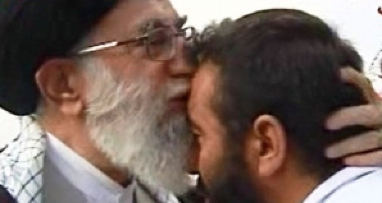 خاطره جانباز 70 درصد از دیدار با رهبر انقلاب/ روایت بوسه عشق بر پیشانی ایثار 