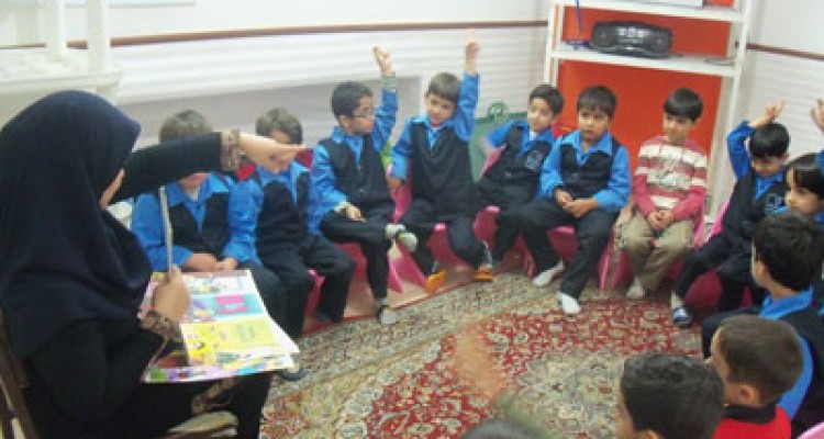 آموزگاران نسل آینده در تنگنای معیشت/ از نداشتن امنیت شغلی تا قوانین حمایتی که اجرا نمی شوند