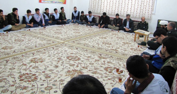 دیدار اعضای بسیج دانش آموزی هرسین با امام جمعه شهرستان