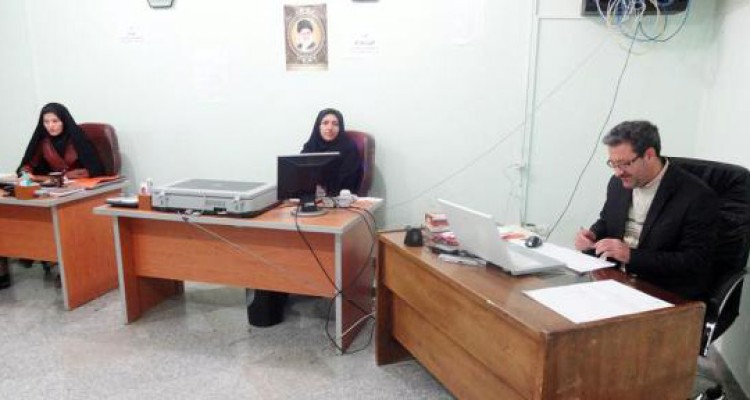 محل ثبت نام داوطلبان نمایندگی مجلس در فرمانداری کنگاور خلوت تر از دیروز بود/یک نفر دیگر ثبت نام کرد