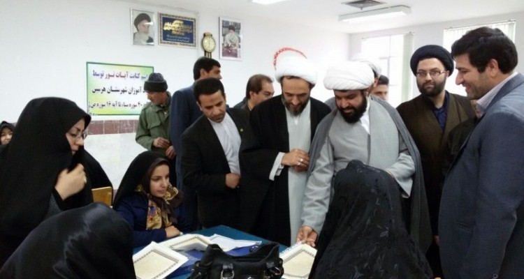 کتابت 21صفحه از قرآن کریم  توسط سواد آموزان هرسینی+تصویر