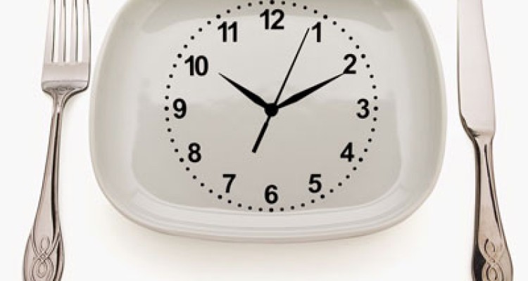 با رعایت 11 قانون طب سنتی هنگام غذا خوردن سلامتی تان را تضمین کن