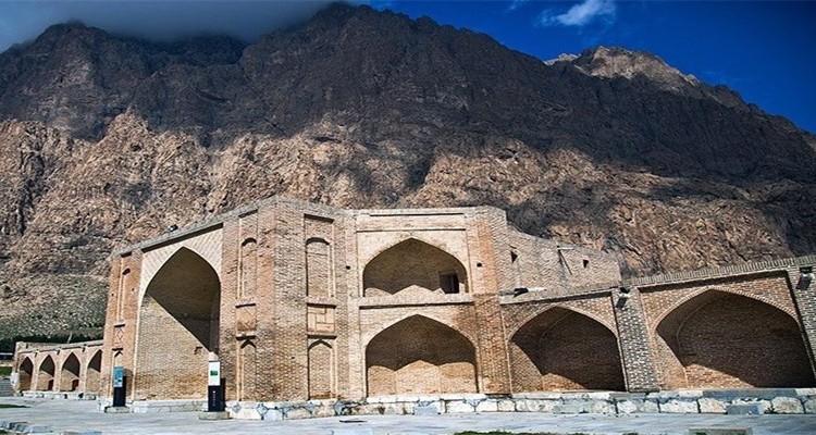 از لحظات به یاد ماندنی در هتل لاله عباسی سایت گردشگری بیستون تا در نظر گرفتن 50کلاس درس با امکانات کامل رفاهی در هرسین و بخش بیستون