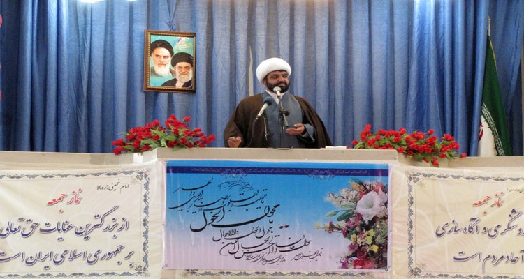 از جمله ضعف های دولت در سال 94عدم پیشرفت لازم در زمینه علمی و فرهنگی بود/ آنچیزی که کشور را از خطرات حفظ می کند روحیه انقلابی داشتن است