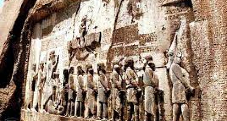 نوروزی متفاوت در شهر تاریخی«بیستون»/ کتیبه جهانی میعادگاه مسافران