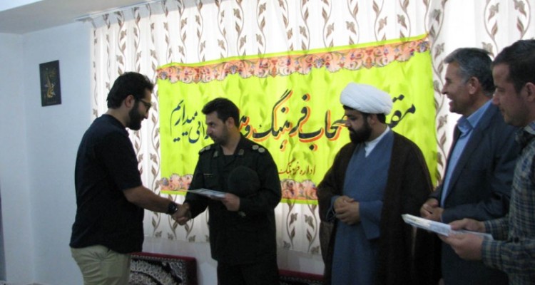 در مراسمی از بازیگران و عوامل اجرایی نمایش پدرانه تجلیل شد+تصویر