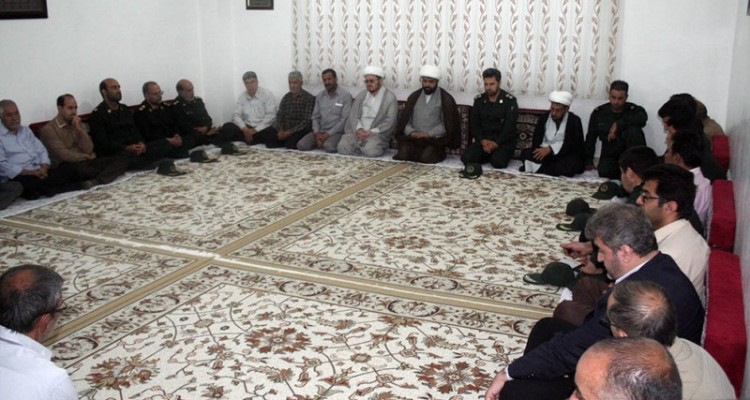 دیدار جمعی از بسیجیان هرسین به امام جمعه شهرستان/ حجت الاسلام باقری: دفاع مقدس گنجینه خیلی بزرگی است که ما ظرفیت های خود را در آن فهمیدیم