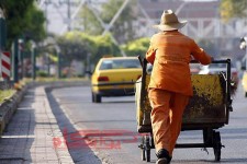 کارگران شهرداری هرسین 2 ماه است که حقوقی ندارند/ وقتی از ترس اخراج مهر سکوت بر لبان زده می شود