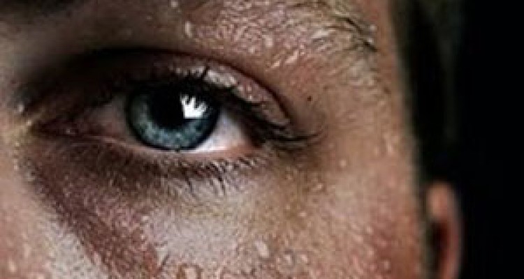 تعرق زیاد خبر از کدام بیماری‌ها می‌دهد؟ 