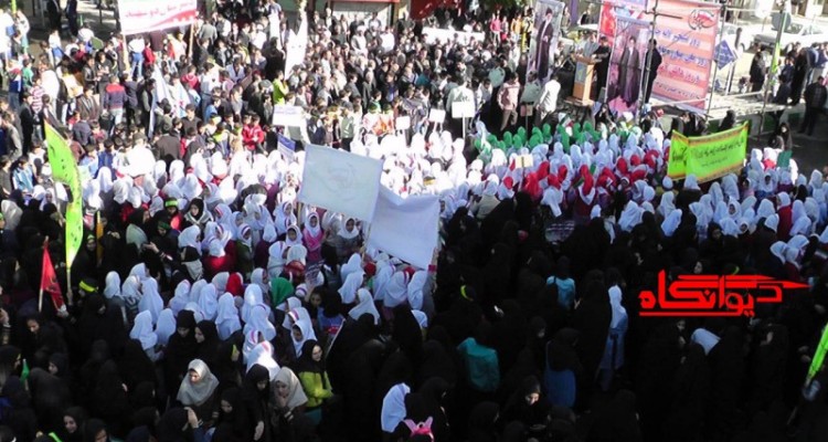 مراسم راهپیمائی ۱۳ آبان در هرسین برگزار شد/اعلام انزجار از شیطان بزرگ با طنین فریادهای "مرگ بر آمریکا" 