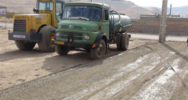 آغاز عمليات خاكبرداري، تسطيح و شن ريزي معابر در برخی روستاهاي بخش مرکزی