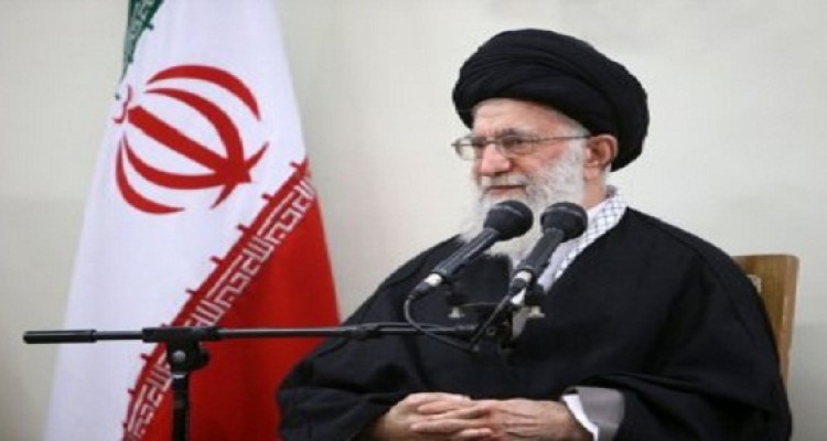 جوانان مؤمن و انقلابی را بسیار دوست دارم و از آنان پشتیبانی می کنم/از افراد متزلزل در راه دین و انقلاب باید حذر و پرهیز کرد