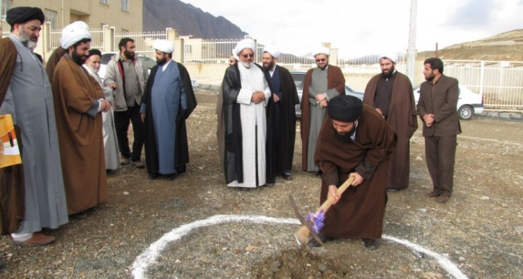 مراسم کلنگ زنی ساختمان جدید حوزه علمیه خواهران در هرسین 