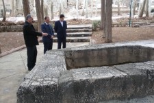 بازدید فرماندار و مدیرعامل هتل لاله بیستون از منازل قدیمی محله سراب هرسین+تصویر