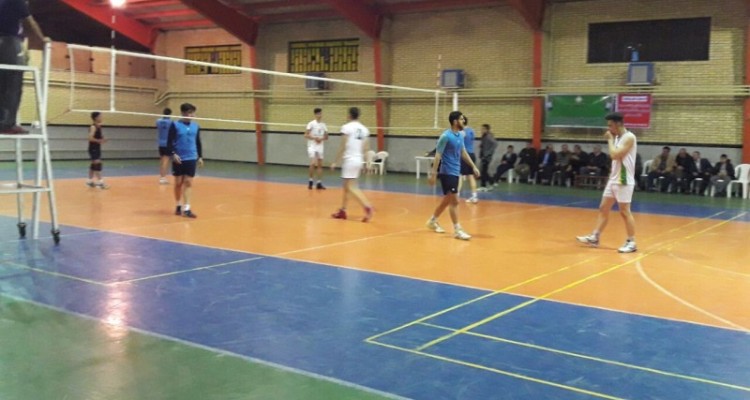 فینال مسابقات والیبال جام گرامیداشت دهه فجر و شهدای آتش نشان در هرسین/ مهر اقتصاد قهرمان شد