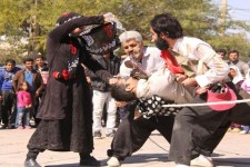 علی چناری با گمشدگان خود به دهلران ایلام سفر کرد