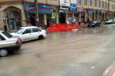 بارش باران باعث آب‌گرفتگی در برخی معابر شهرستان هرسین شد+عکس و فیلم