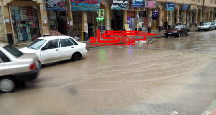 بارش باران باعث آب‌گرفتگی در برخی معابر شهرستان هرسین شد+عکس و فیلم