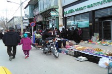 بازار شلوغ و کاسبان ناراضی و مردمی که فقط قیمت می پرسند/ وقتی اجناس با مایه کاری هم فروش نمی روند