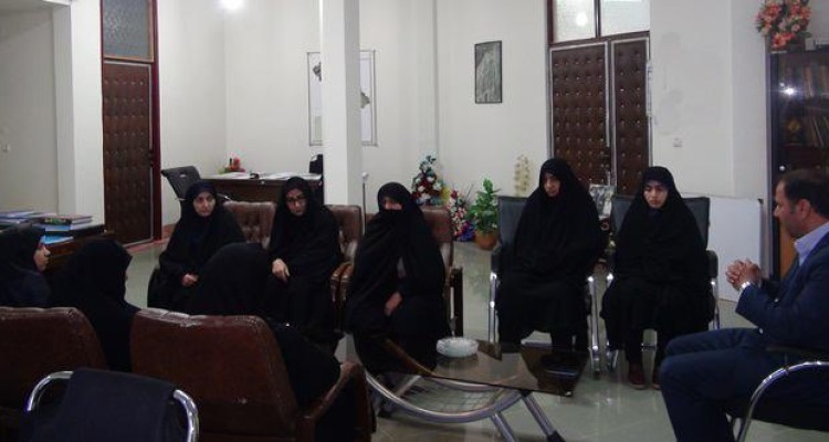 نشست فرماندار شهرستان هرسین با اعضای کانون فرهنگی اجتماعی بانوان 