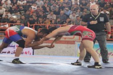 برگزاری مسابقه لیگ برتر کشتی در هرسین / هرسین 3بر5مغلوب حریف شد