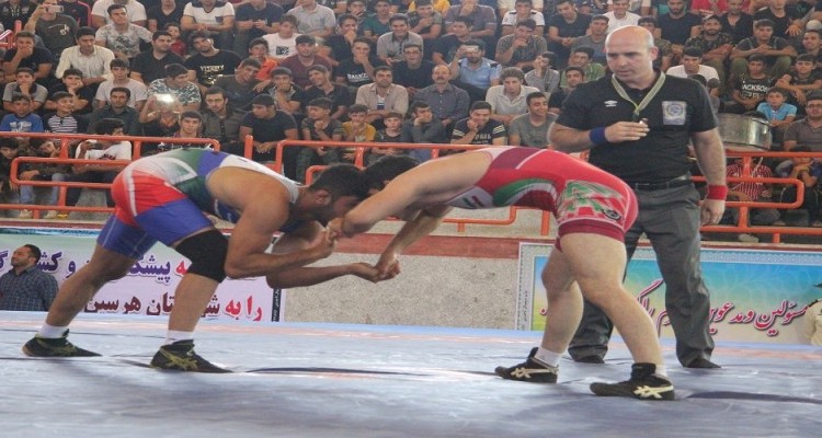 برگزاری مسابقه لیگ برتر کشتی در هرسین / هرسین 3بر5مغلوب حریف شد