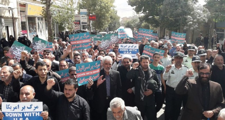 راهپیمایی نمازگزاران هرسینی در اعتراض به سخنان سخیف ترامپ +عکس و فیلم