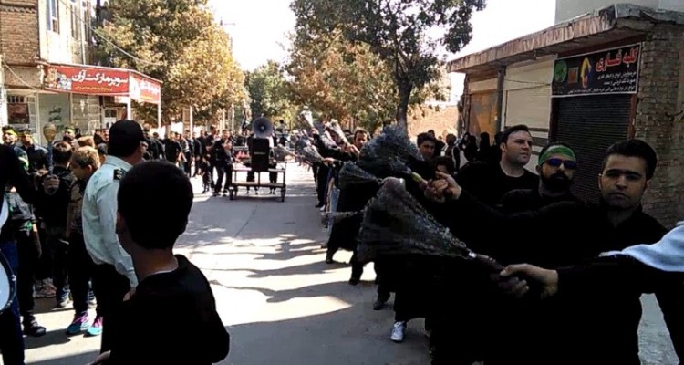 شور و شکوه عزاداری حسینی در روز عاشورا/هرسین در سوگ حضرت اباعبدالله الحسین (ع)و یاران باوفایش غرق در ماتم و عزا بود