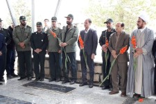 آیین گلباران مزار شهدا به مناسبت هفته بسیج در هرسین انجام شد