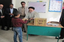 توزیع 400بسته لوازم التحریر بین دانش آموزان روستایی بخش بیستون