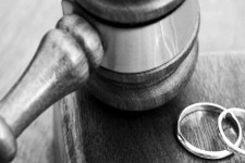 مداخله و اجبار در ازدواج از علل طلاق در هرسین 