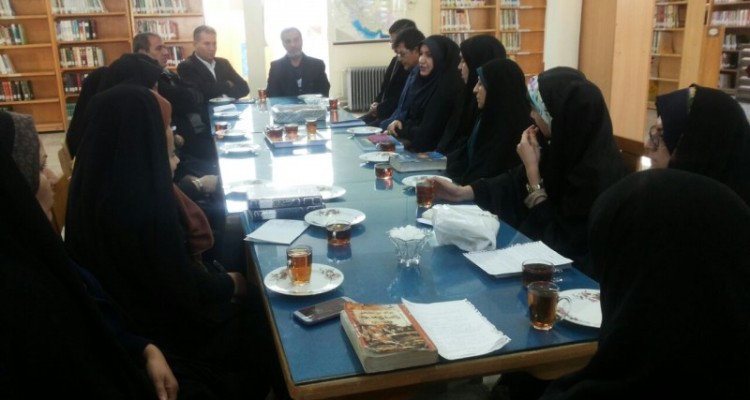 نشست کتابخوان در کتابخانه عمومی شهدای محراب برگزار شد