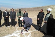 مراسم کلنگ زنی مسجد امام هادی(ع) در روستای سرماج کرمی هرسین برگزار شد