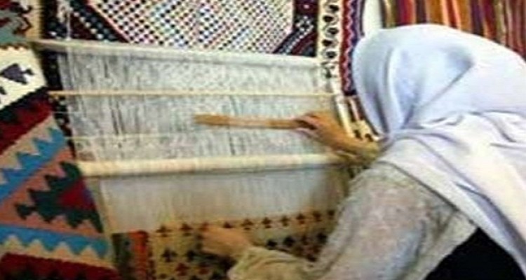 معرفی 26نفر گلیم باف هرسینی جهت بیمه صنایع دستی به مرکز استان