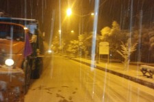 مسیر های اصلی شهر برف روبی و نمک پاشی شده است/ تلاش ها برای بازگشایی راه های روستایی ادامه دارد