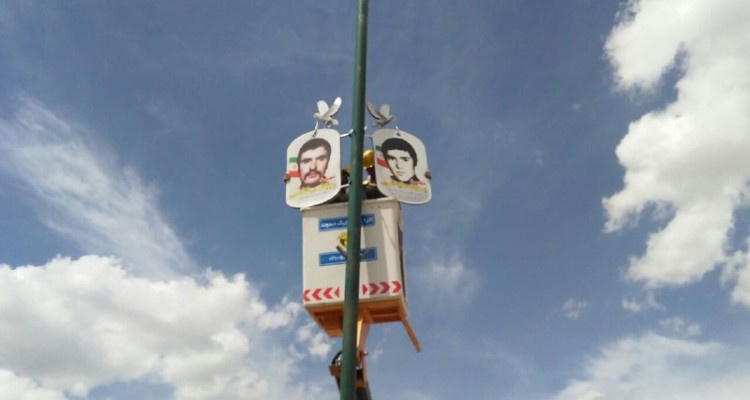 نصب تمثال شهدای گرانقدر هرسین در بلوار شهدای این شهر