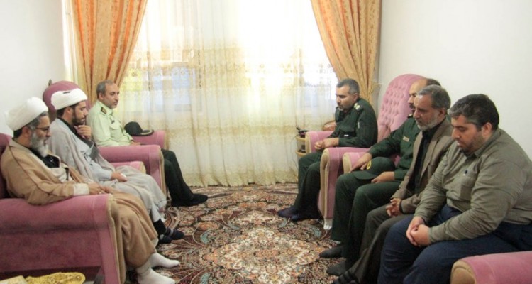 دیدار مسئولین با خانواده معظم شهدا در هرسین+تصویر