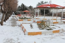 بارش برف هرسین را سفید پوش کرد/ مدارس نوبت صبح و ظهر تعطیل شد