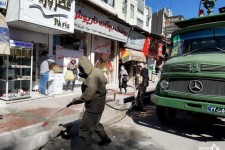 گندزدایی از اماکن شهر کرمانشاه توسط نیروهای سپاه و شهرداری